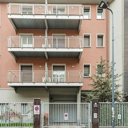 Apartament Stylish Apt With Balcony In Milan Mediolan
