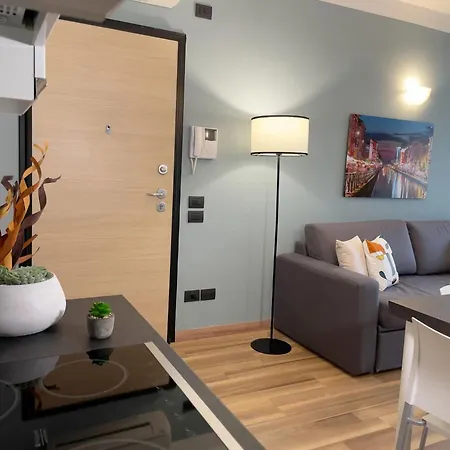 Stylish Apt With Balcony In Milan